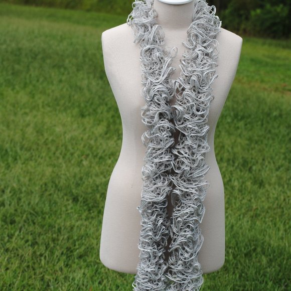 Crochet Gray with Silver Lining Ruffle Scarf/New - Picture 1 of 3